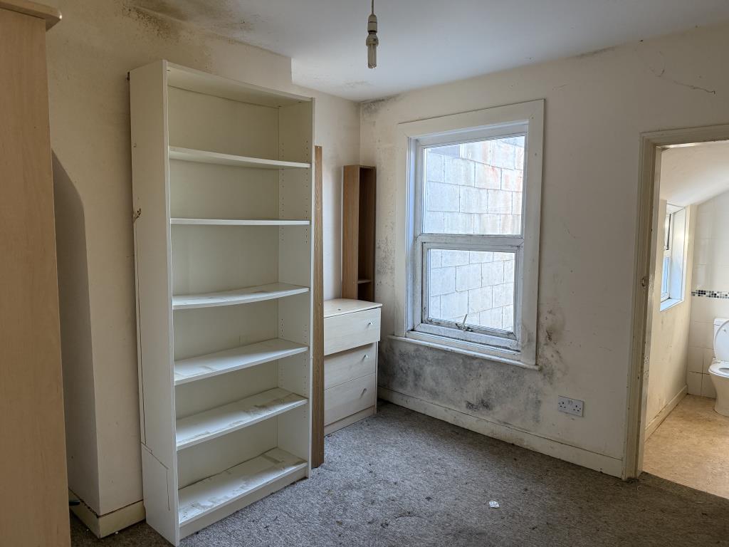 Lot: 158 - TERRACE HOUSE FOR IMPROVEMENT - Bedroom two